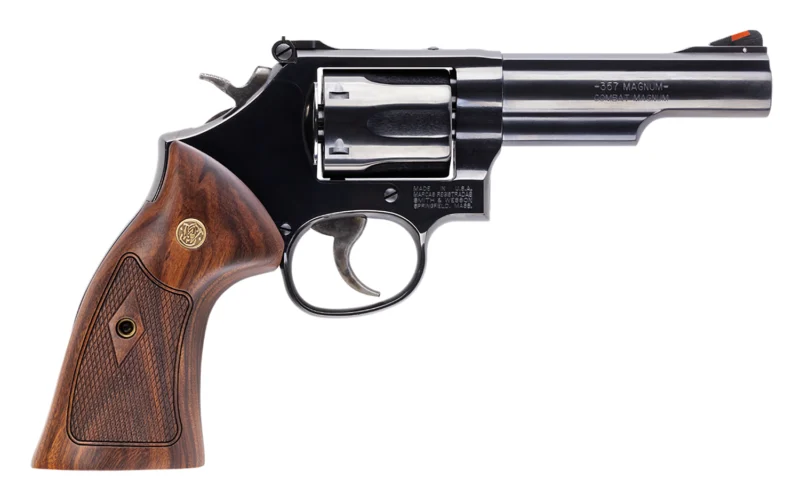 Smith & Wesson Model 19 Classic .357 Magnum 4.25in blued revolver with walnut grips